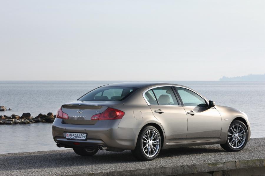  Infiniti G37 2010 года  (EU) (фото 45 из 53)
